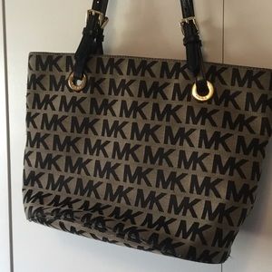 MICHAEL Michael Kors Black Signature Coated Canvas Jet Set Tote